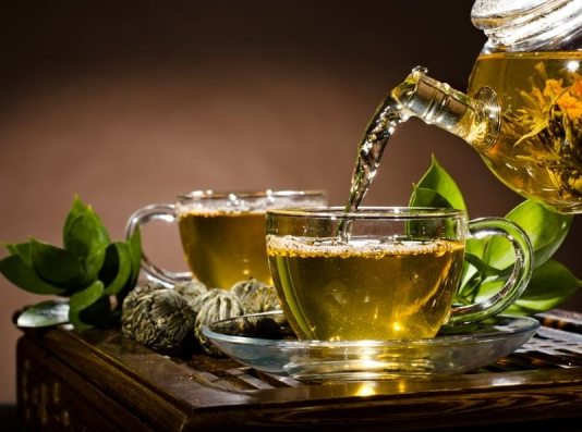 7 dobitë e çajit të gjelbër