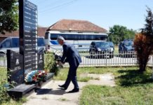 Thaçi përkulet pranë lapidarëve serbë