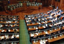 Deputetët paguhen sa pesë paga mesatare