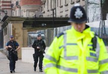 Gjendet nje pako e dyshimte ne Londer prane Westminster, kryhet shperthim i kontrolluar