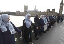 Femrat myslimane në Londër protestojnë kundër terrorizmit