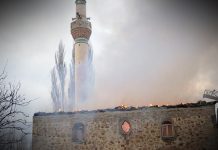 Digjet një xhami historike në Greqi