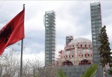 Punimet për xhaminë më të madhe në Ballkan vazhdojnë pa ndërprerje