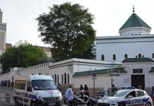 Francë, evakuohet një xhami në Paris