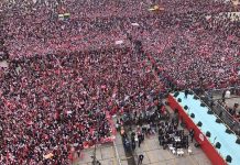 Populli turk dyndet për Erdoganin, perkrahesit e tij takohen në Stamboll