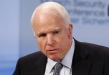 Senatori McCain arrin në Kosovë