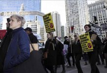 Protestë në Chicago kundër sulmit amerikan në Siri