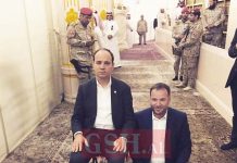 Presidenti Nishani fal namazin në xhaminë e Medinës, vizitë me djalin në Qabe