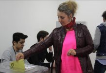 Shtetasit turq të Maqedonisë votojnë për ndryshimet kushtetuese në Turqi