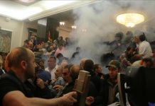 Dhuna në Kuvendin e Maqedonisë, caktohet masa e arrestit për 14 persona