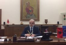 Talat Xhaferi merr kabinetin e kryeparlamentarit të Maqedonisë