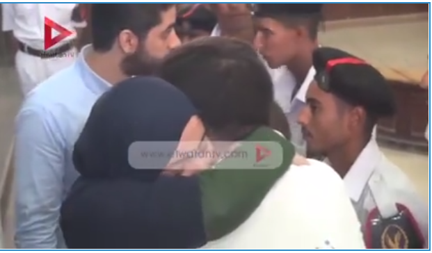 Djali i Mursit, takim emocional me gruan dhe djalin që s’e ka parë kurrë… (Video)