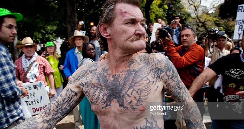 Terrorizuan një vend të tërë, por nuk i quajnë terrorist (Video)