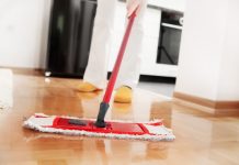 Bëni vetë mjetin efikas për pastrim të parketit dhe laminatit
