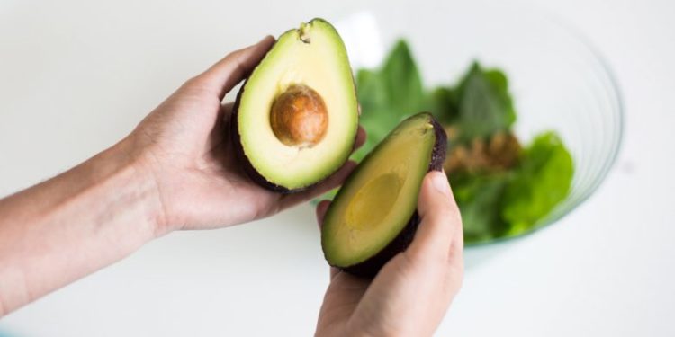 2018-03-FOOD-avocado-cut-half-table-123rf-50003051-MAIN-780x439-1-750x375