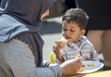 I detyroni fëmijët të hanë? Ja se cilat janë pasojat që shkakton kjo sjellje