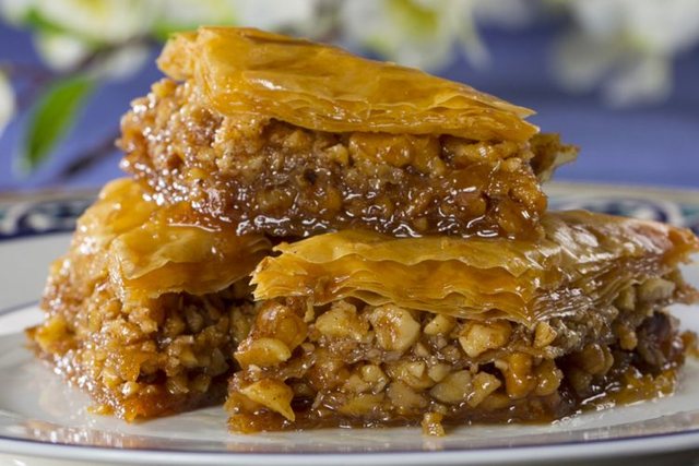 -640-0-1703523550xbakllava-1-750x500-1-743