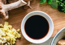 Si mund të ndihmojë salca e sojës në trajtimin e tumorit?