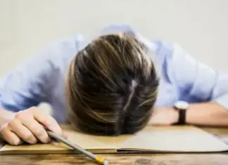 Ndiheni të lodhur pa asnjë arsye? Ja çfarë po përpiqet t’ju tregojë trupi juaj