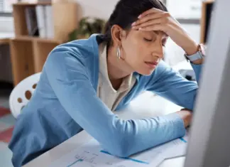 Nëse vëreni se dikush sillet kështu, reagoni menjëherë: Mund të jetë shenjë e tumorit në tru