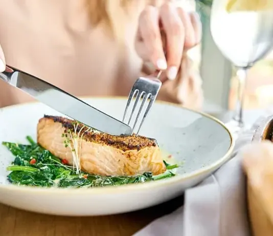 Çfarë i ndodh trurit tuaj kur hani peshk rregullisht