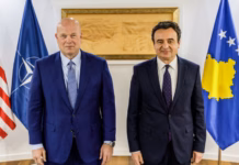 Ambasadori amerikan në NATO: Kosova po rrit kontributin në siguri me Bordin e Paqes dhe dërgimin e FSK-së në Gaza