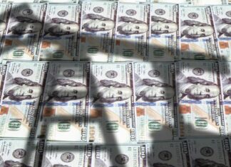 Kush po pasurohet nga kriza e naftës?