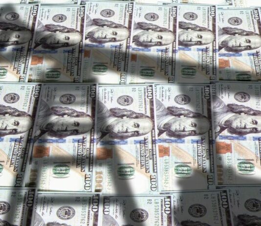 Kush po pasurohet nga kriza e naftës?