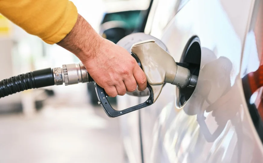 nafta-pumpa-pexels-130326