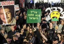Ai po “shkatërron shoqërinë tonë nga brenda”, mijëra protestues mblidhen në Tel Aviv kundër qeverisë Netanyahu