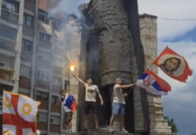 Simbolet nacionaliste në defilenë e maturantëve serbë në veri: mes flamujve serb edhe flamuri rus me ikone fetare
