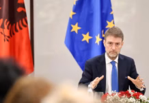 Kryediplomati shqiptar viziton Kosovën, takohet me krerët institucionalë
