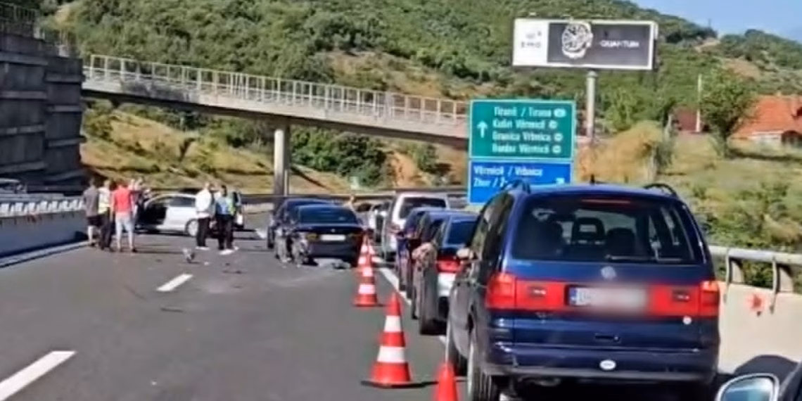 Aksident i rëndë afër pikës kufitare në Vërmicë, lëndohen tetë persona