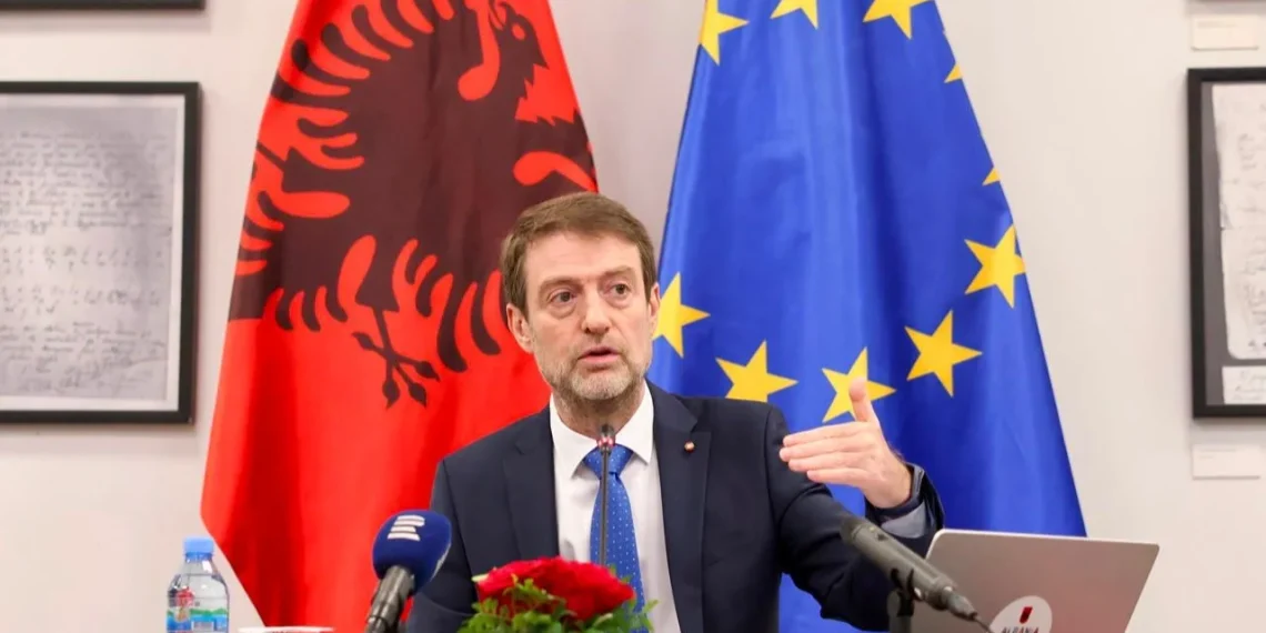 Ministri Hoxha