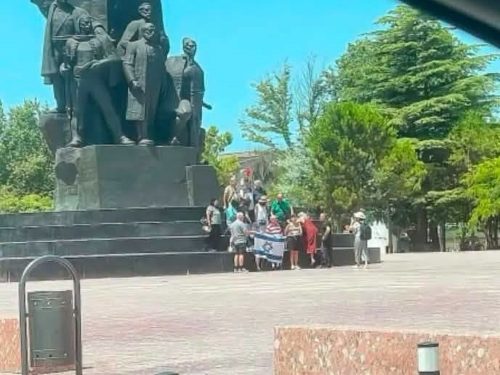 Turistë apo kolonë izraelitë në Vlorë