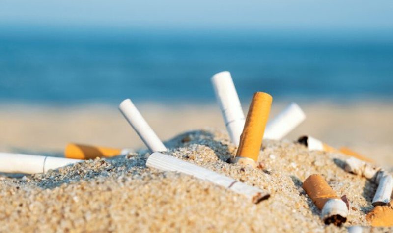 ndalimi i duhanit dhe cigareve elektronike në plazhe