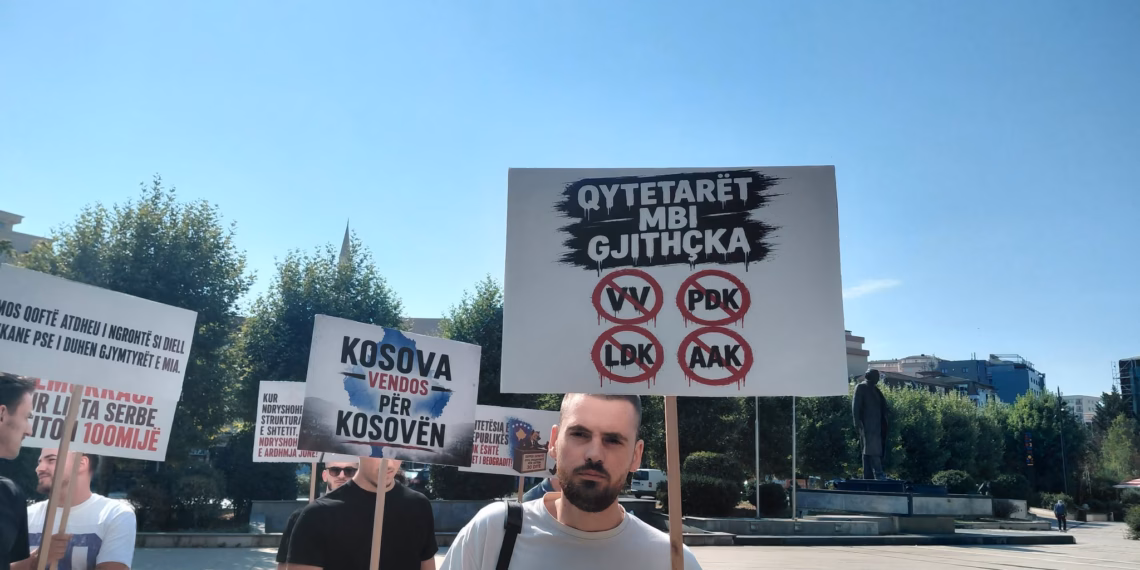 Protestë para Kuvendit kundër dhënies së shtetësisë për serbët