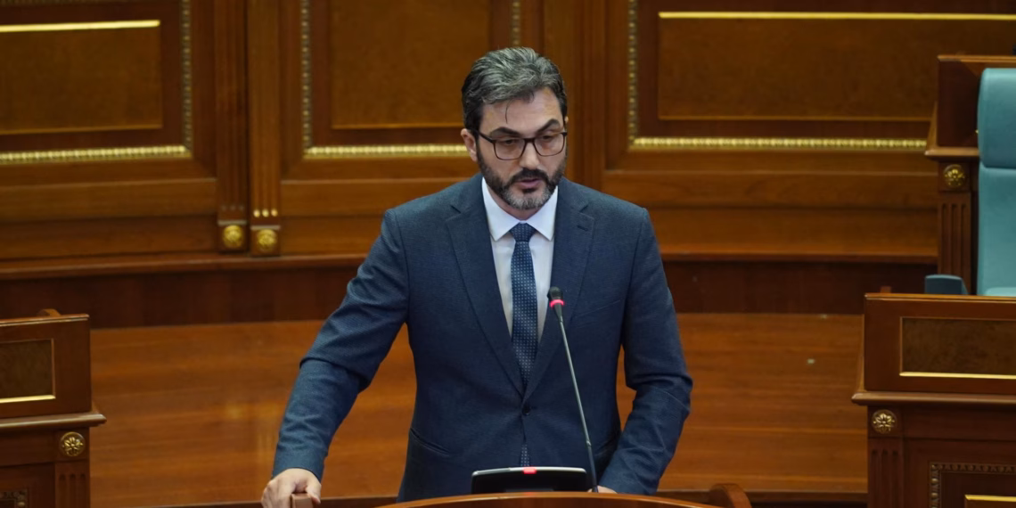 Ardian Gola zgjidhet nënkryetar i Kuvendit