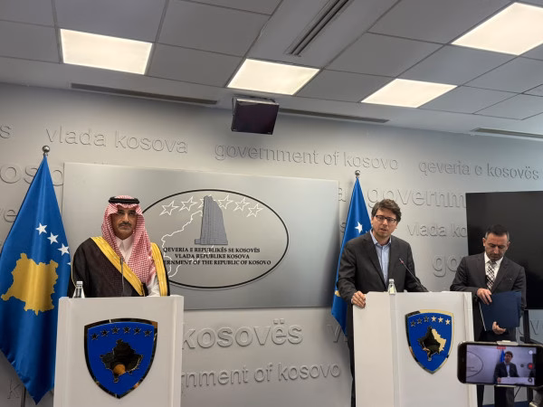 Fondi Saudit konfirmon 12 milionë € për rrugën Prishtinë-Mitrovicë, gati të financojë edhe një spital Pulmologjie