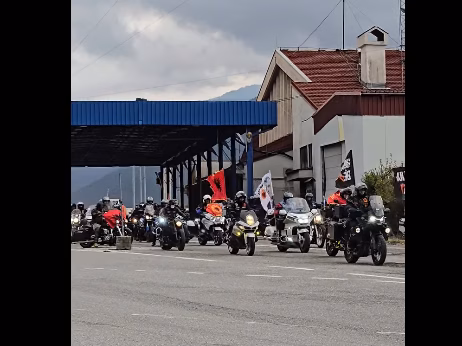 Motoristët veteranë të UÇK-së nisen nga Vërmica drejt Prishtinës