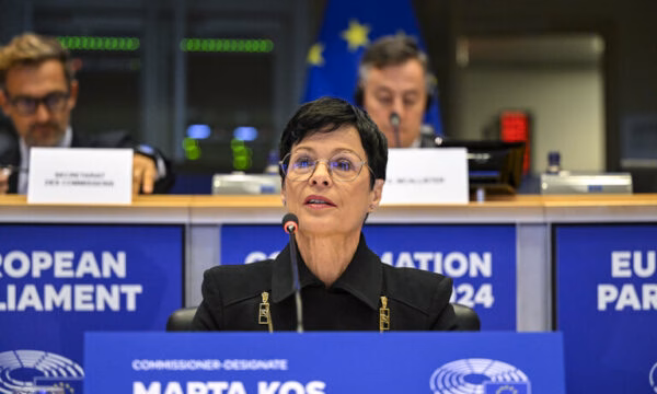 Marta Kos: Glorifikimi i Mlladiqit s’ka vend në BE