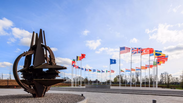 NATO: KFOR do të vazhdojë të garantojë sigurinë dhe lirinë e lëvizjes në Kosovë