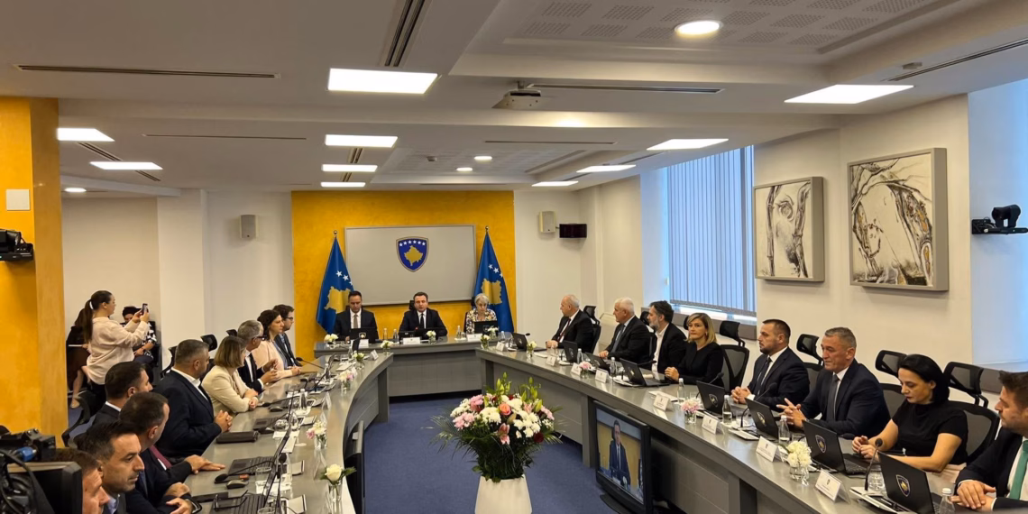 Kurti thirrje partive për zgjidhjen e çështjes së presidentit: Një tjetër proces zgjedhor nuk sjell asgjë të re