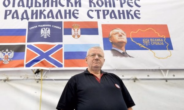 Vuçiq rikthehet te Shesheli, Stojkoviq: Serbia ende beson në mitologjinë millosheviqiane-shesheliane