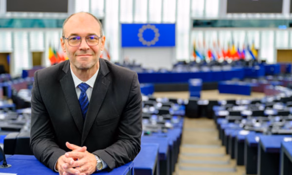 Eurodeputeti kroat: Asnjë politikë s’e ndryshon faktin historik që Kosova, Kroacia e Bosnja ishin viktima të agresionit serb