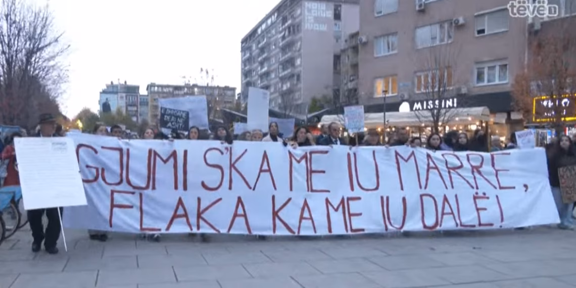 Protestat për vrasjen e Arlinda Zekajt vazhdojnë edhe të shtunën, qytetarët marshojnë drejt institucioneve