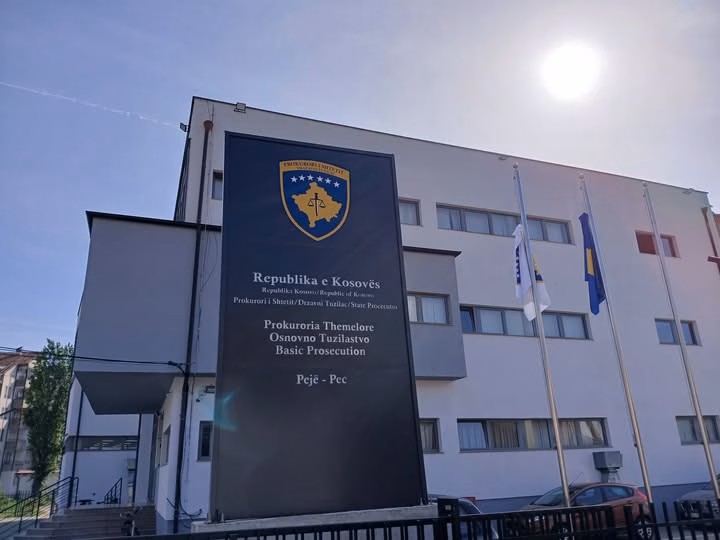 Vrasja e gruas në Pejë, Prokuroria kërkon masa urgjente ndaj zyrtarëve të dyshuar për mospërmbushje të detyrave zyrtare
