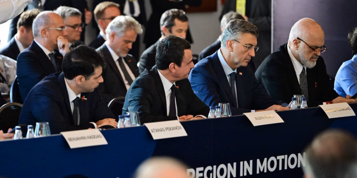 Kurti: Krimineli Radoiçiq bredh i lirë në publik dhe mbrohet nga Serbia