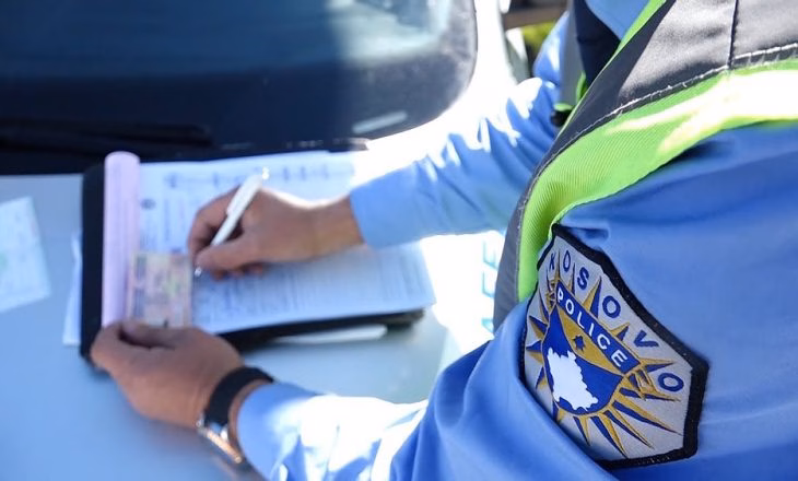 Policia shqipton mbi 2,100 gjoba trafiku brenda 24 orëve