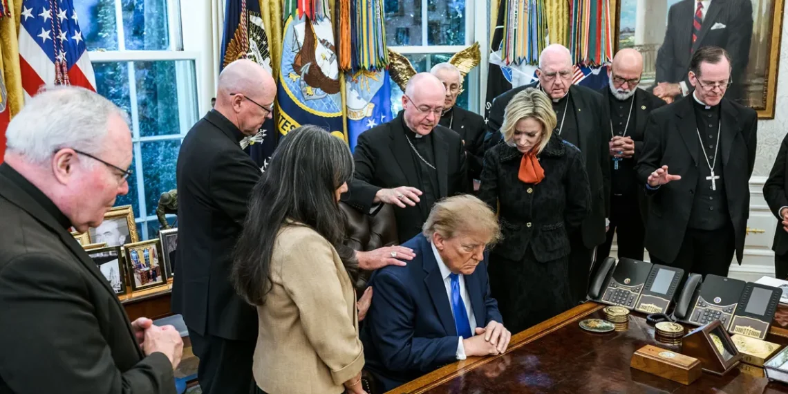 webRNS-Trump-Bishops-Pray2-1140x570